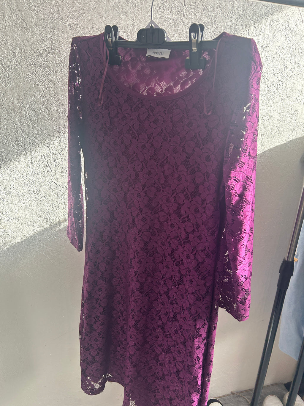 Robe élégante en dentelle violette
