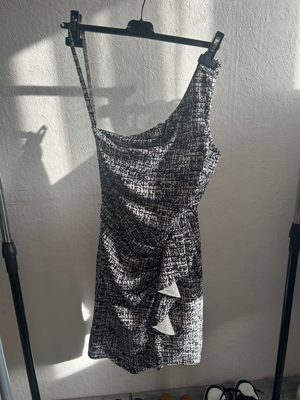 Robe noire et blanche