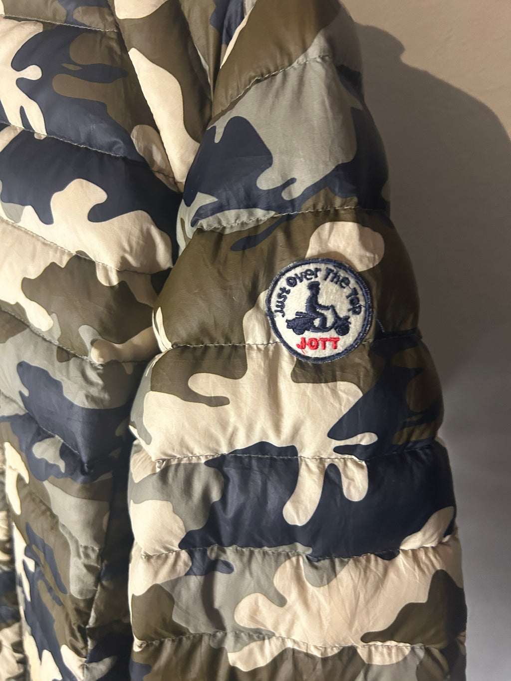 Doudoune JOTT à motifs camouflage