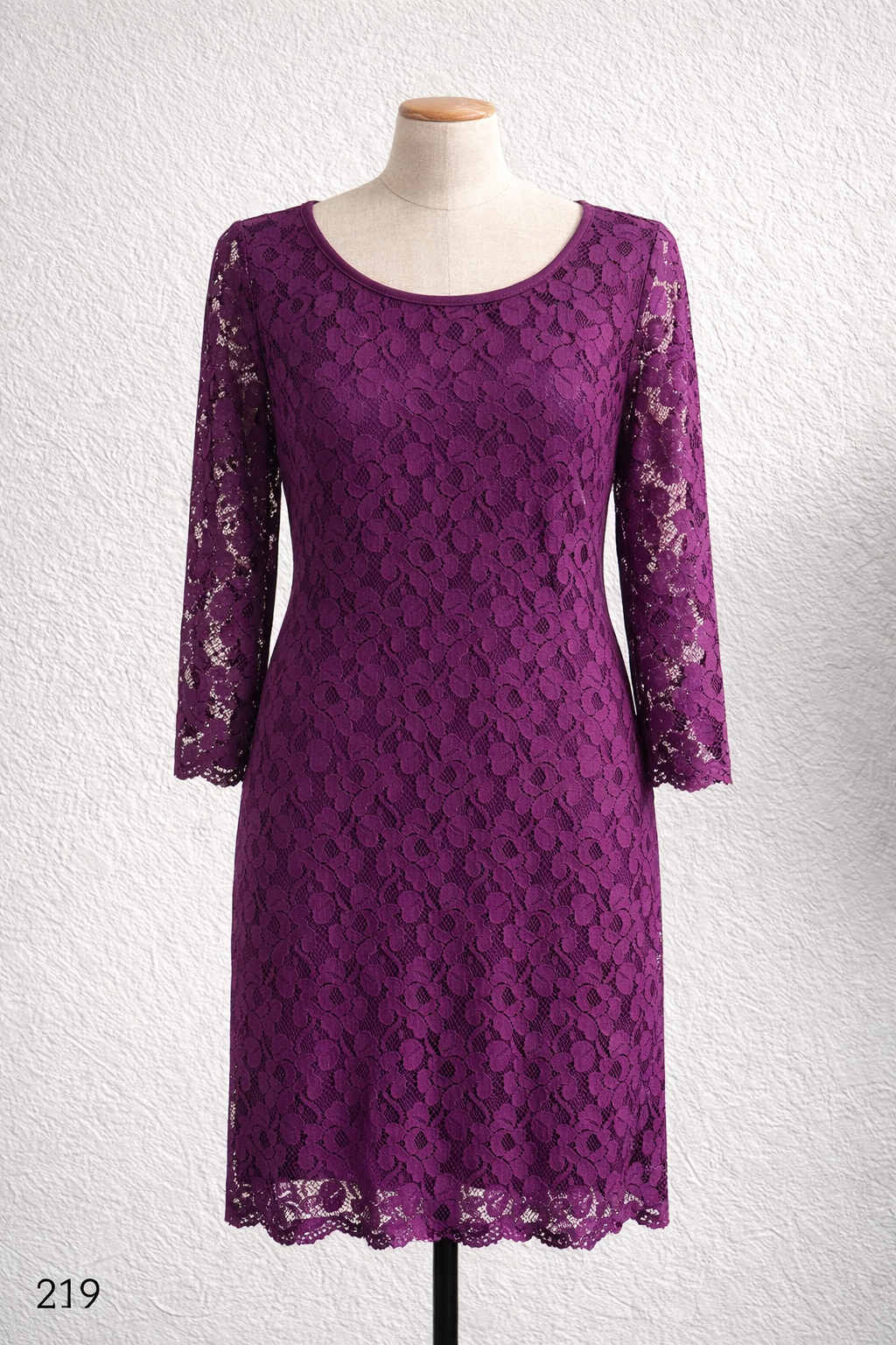 Robe élégante en dentelle violette