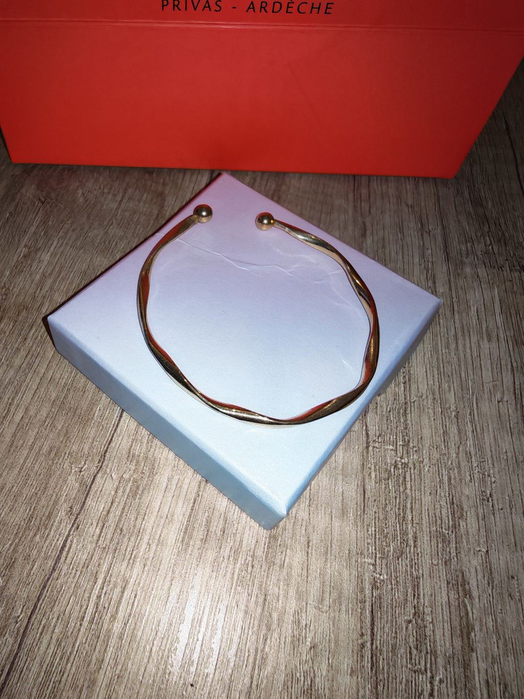 Bracelet manchette couleur or
