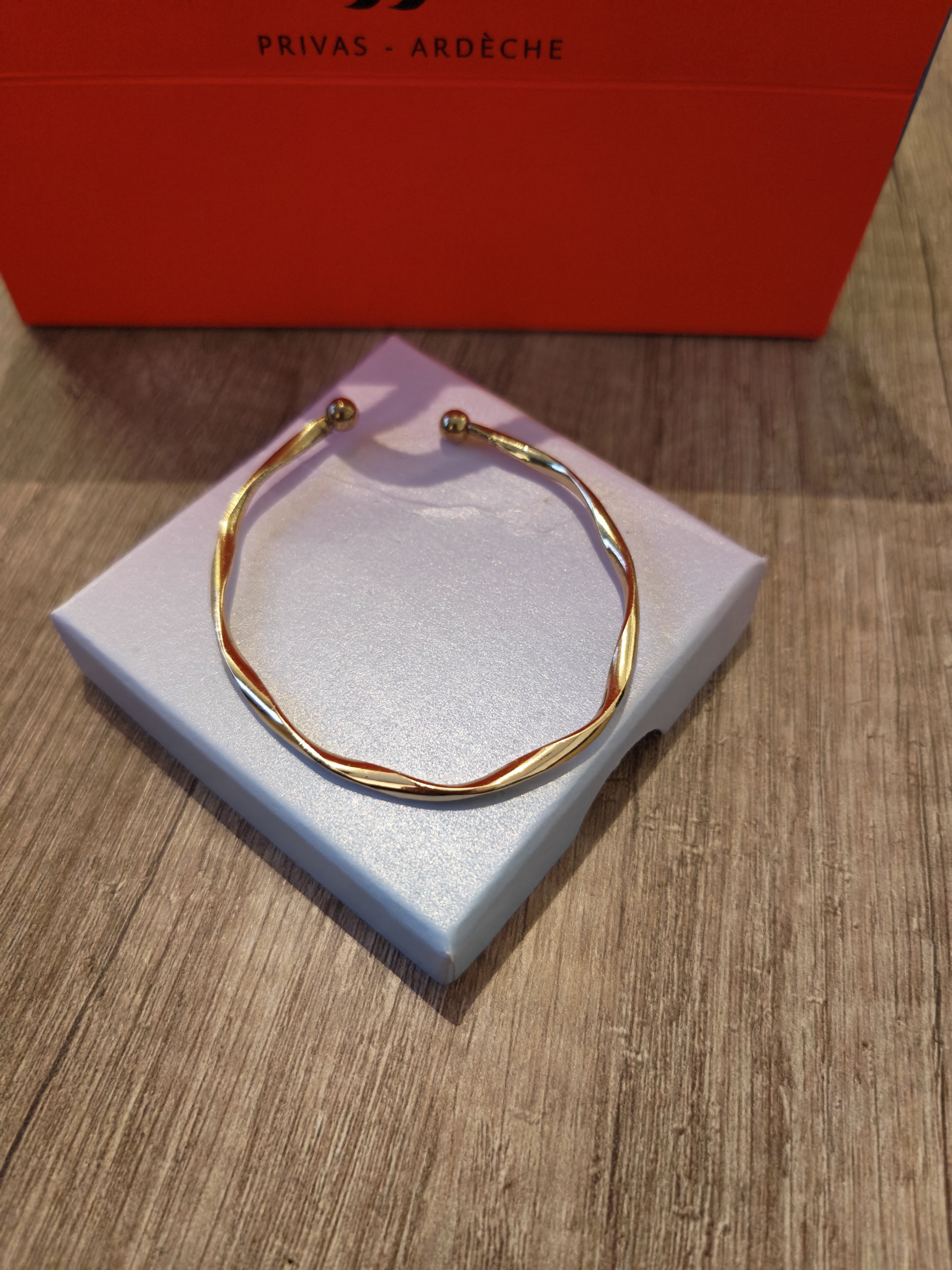 Bracelet manchette couleur or
