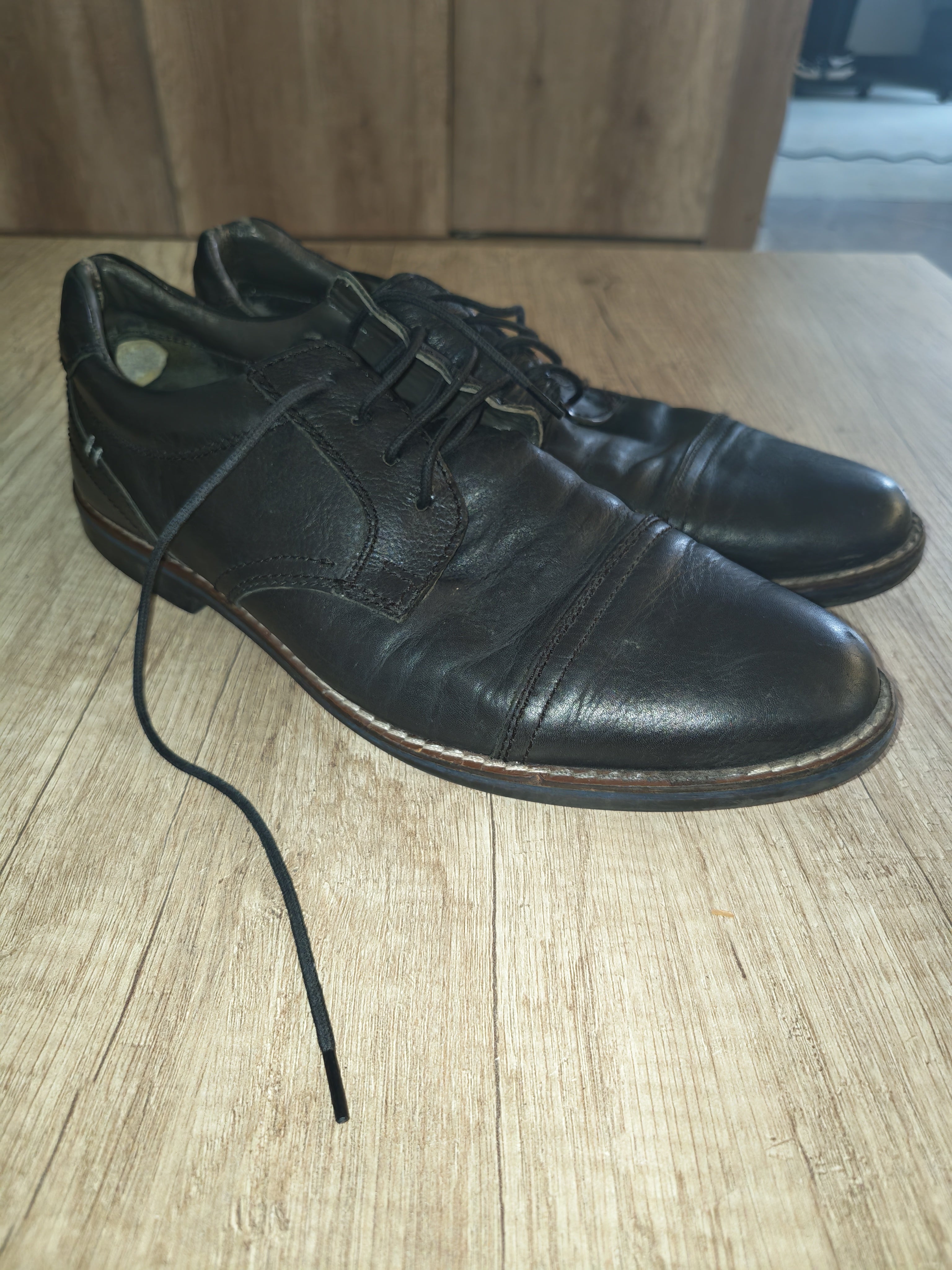 Men's dress shoe