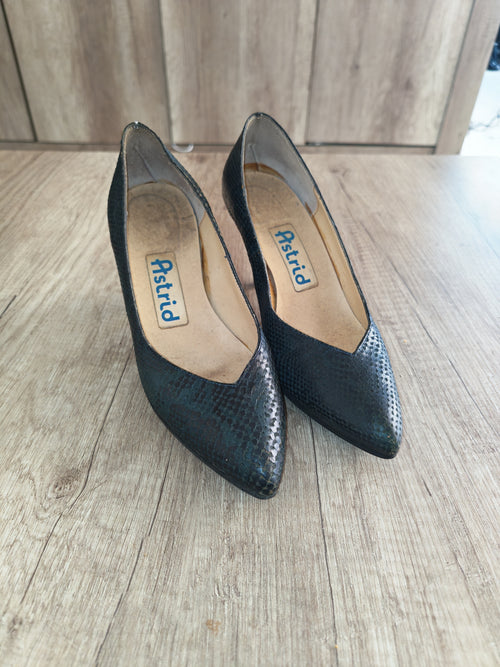 High heel shoe